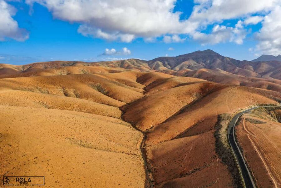 Fuerteventura: Top 5 Instagram Spots Full-Day Tour & Tapas - Calderón Hondo turns sightseeing into a real walk