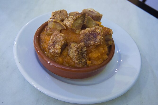 Gastronomic Tour: Discover the best “Wines and Tapas of Madrid” - Mesón Rincón de la Cava and the olive secret