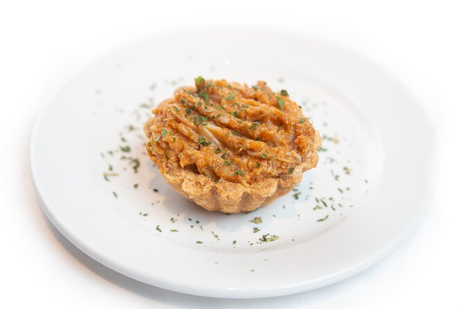 Get lost in the last classic pintxo taverns - Moving from tavern to tavern