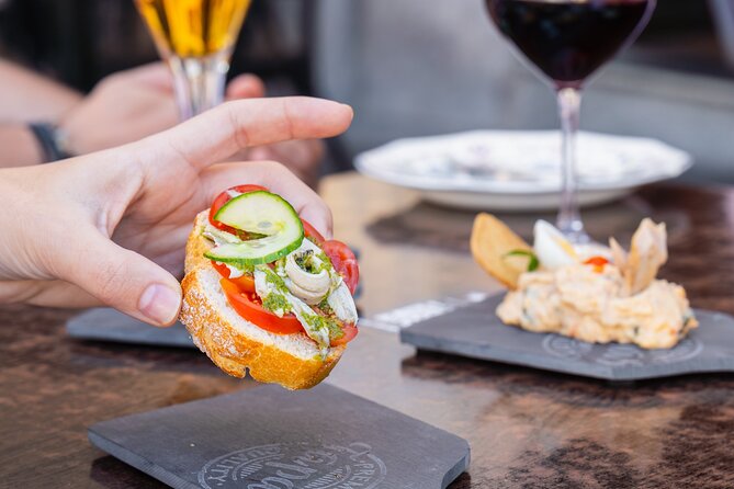 Gourmet Tapas and Wine Tour in the Old Town of Las Palmas - A quieter pause at Plaza del Pilar Nuevo