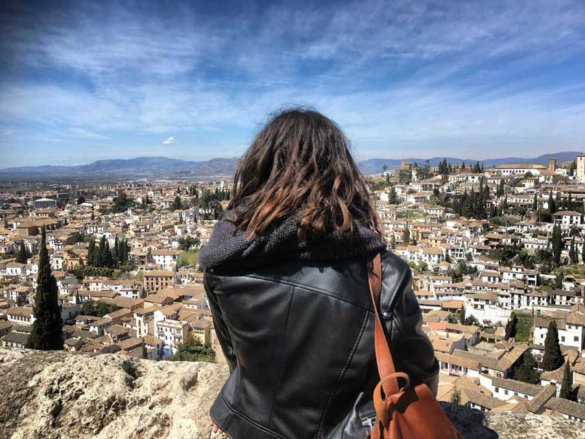Granada Albaicín: 2.5-Hour Tapas & Drinks Walking Tour - The first walk through Moorish lanes