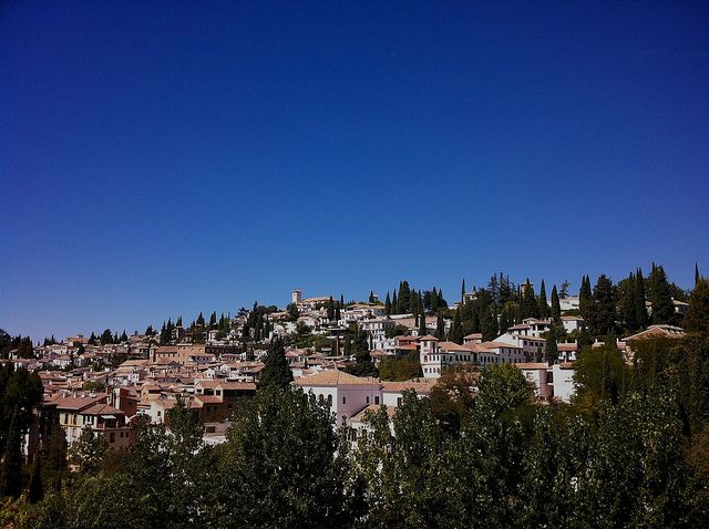 Granada Albaicín: 2.5-Hour Tapas & Drinks Walking Tour - Alhambra and Sierra Nevada views