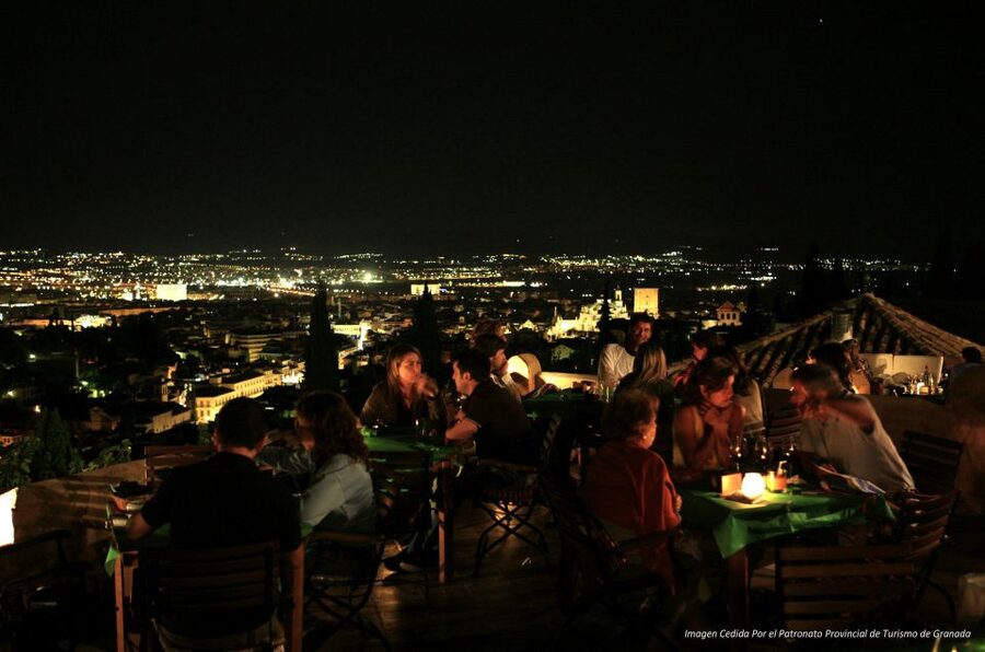 Granada Albaicín: 2.5-Hour Tapas & Drinks Walking Tour - The I love Granada wine stop