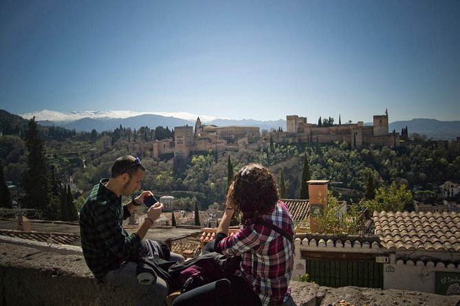 Granada and Albaicin: Wine and Tapas Tour - What this Granada evening is really about