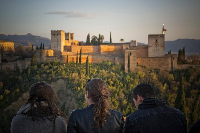Granada and Albaicin: Wine and Tapas Tour - Calle Caldereria Nueva and Granada’s tea-house quarter