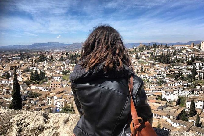 Granada and Albaicin: Wine and Tapas Tour - Mirador de San Nicolás and the Alhambra at sunset