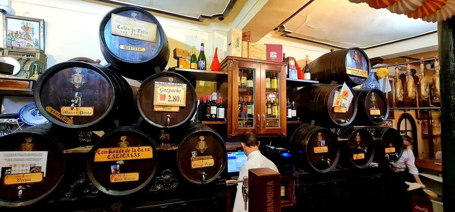 Granada: Spanish Tapas Tour with Local Guide. All included. - Ice cream at a century-old shop