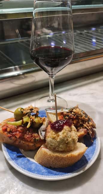 Granada: Spanish Tapas Tour with Local Guide. All included. - First stop: Granada wine and six chosen tapas