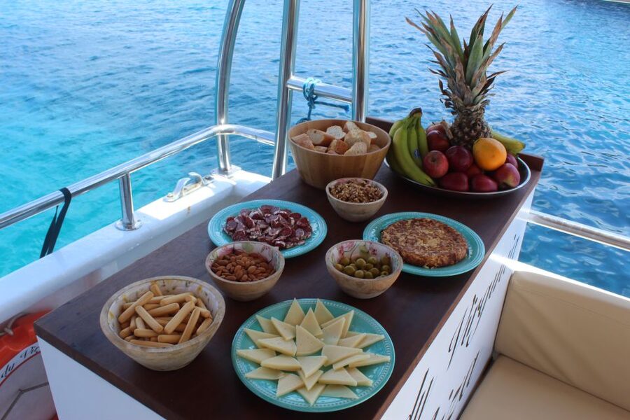 Ibiza: Scenic Cruise with Tapas and Drinks - Practical value of a 3.5-hour cruise