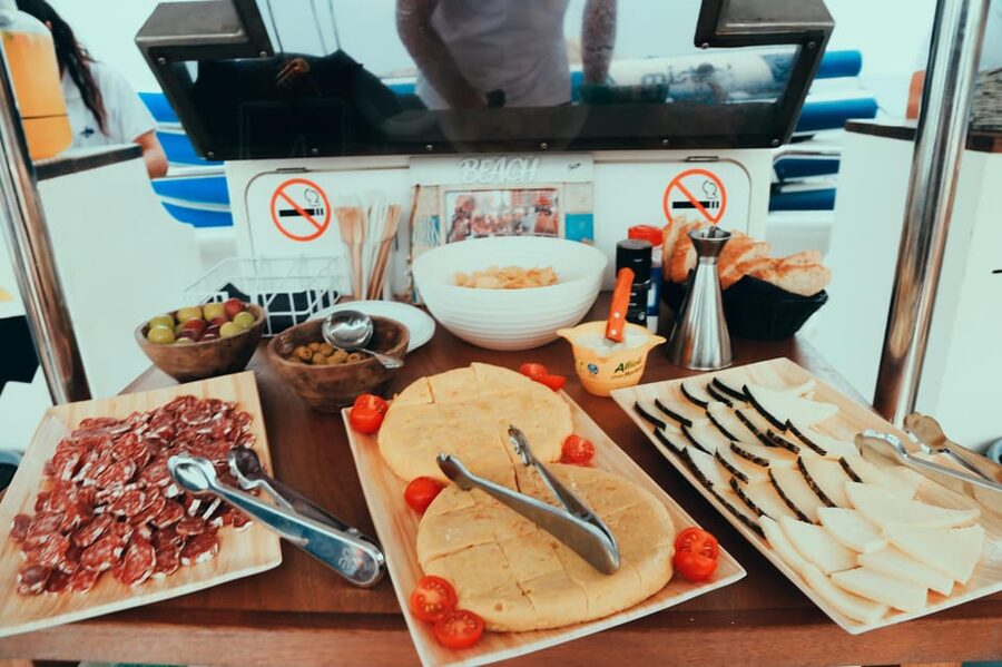 Ibiza: Scenic Sunset Cruise with Tapas and Drinks - Practical details for a smooth afternoon