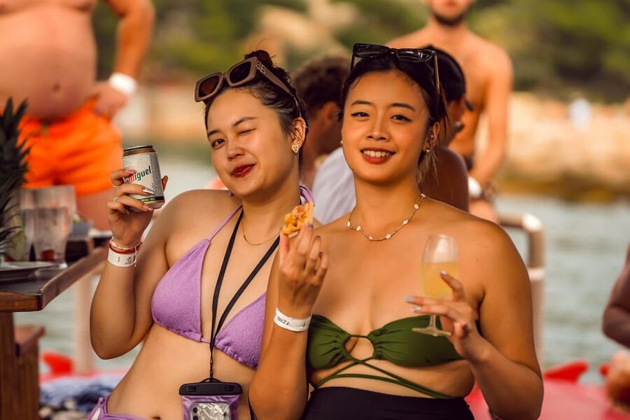 Ibiza: Secret Coves Guided Boat Tour with Open Bar and Tapas - Practical details before you book