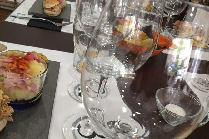 Indulge in Cordoba: Local Wines & Tapas Tasting - Meeting Francisco at C. Moriscos, 10