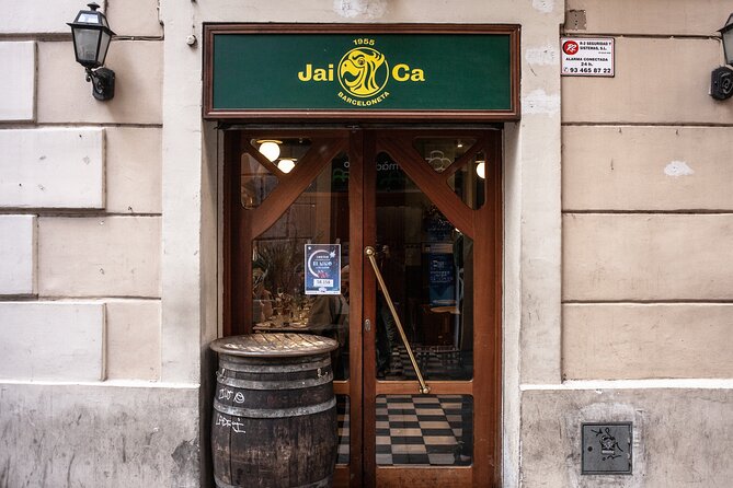 La Barceloneta Tapas & Wine & Drinks Tour in Barcelona - Who should book this Barcelona food tour?