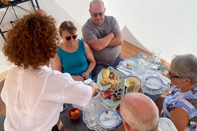 Lagos, Portimão & Carvoeiro: Wine Tasting, Tapas & Music Tour - Four wines with four or five local tapas