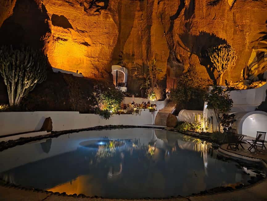Lanzarote: Evening Tapas, Winery & Lagomar Experience - The restaurant stop and the real meaning of tapas