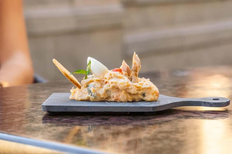 Las Palmas: Gourmet Tapas and Wine Tour in the Old Town - Calle Obispo Codina and the second tapa