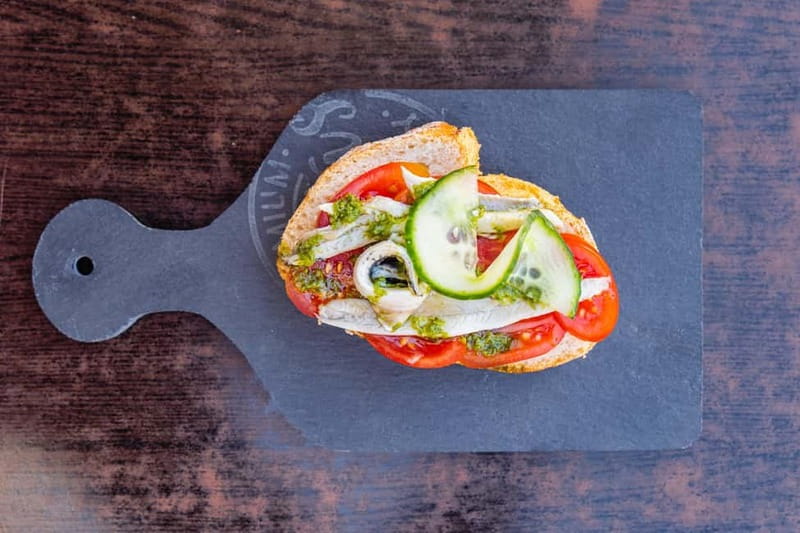 Las Palmas: Gourmet Tapas and Wine Tour in the Old Town - The self-guided format: freedom with a little homework
