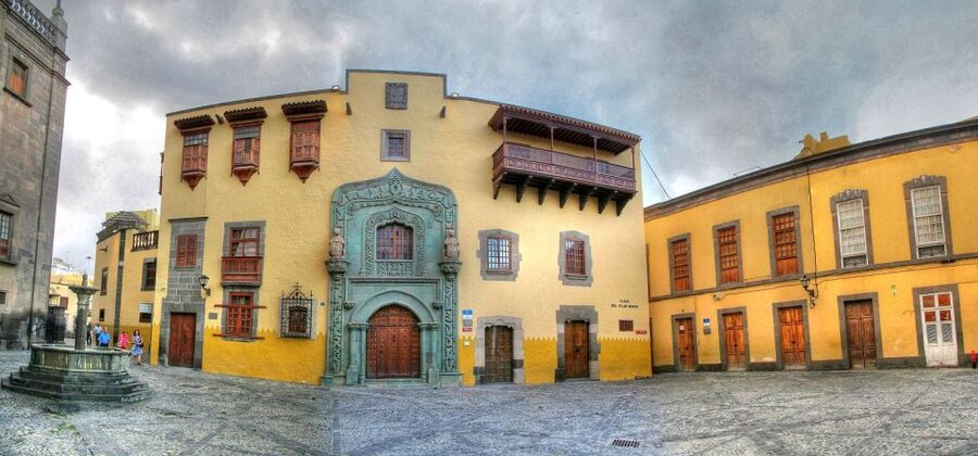 Las Palmas: Private Old City Guided Walking Tour with Tapas - Why a private guide changes the experience