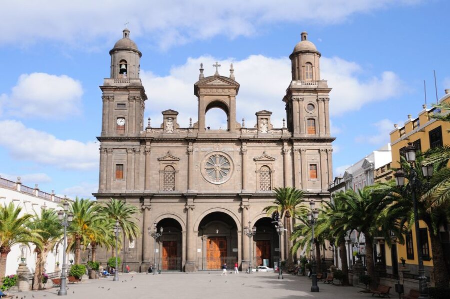 Las Palmas: Private Old City Guided Walking Tour with Tapas - Timing, comfort, and practical planning