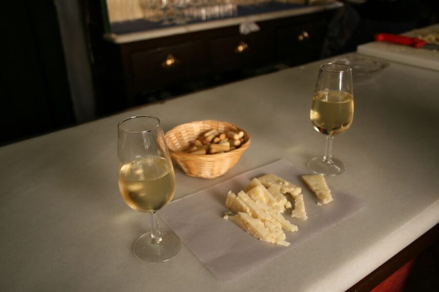 Las Palmas: Tapas and Drinks in the Beauty of the Old City - Small groups, private occasions, and special requests