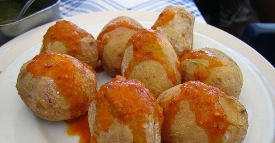 Las Palmas: Tapas and Drinks in the Beauty of the Old City - Following Artemis through the old district