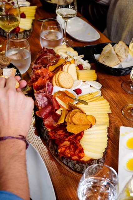 Lisbon: Premium Wine and Tapas Tasting Session - Who should book this experience?