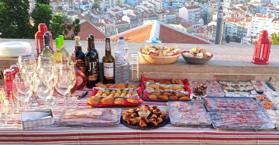 Lisbon: Private Highlights Tuk-Tuk Tour with Tapas and Wine - Key points to know before booking