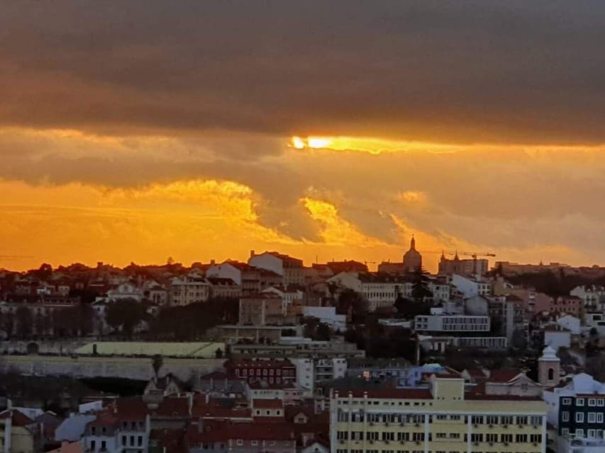 Lisbon: Private Highlights Tuk-Tuk Tour with Tapas and Wine - Why the private format matters