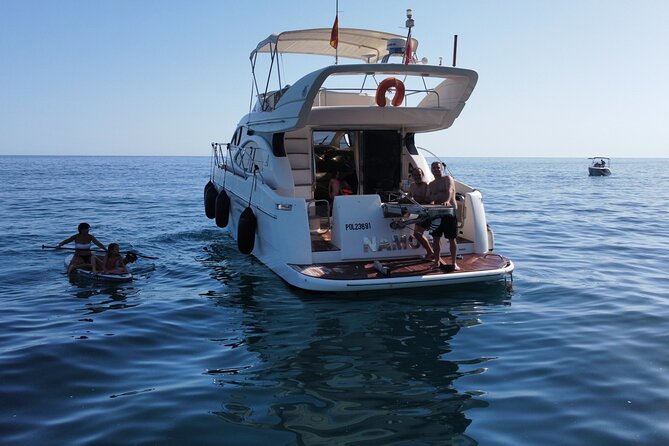Luxury Yatch trips + Open Bar + Tapas + Paddle Surf + Snorkel - Who will get the most from this outing