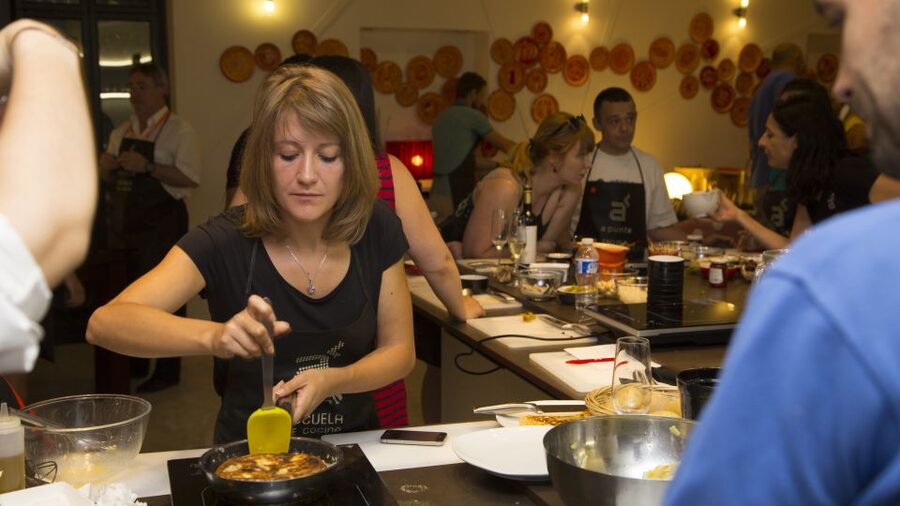 Madrid: 10 Tapas 2.5-Hour Cooking Class - The meal at the end