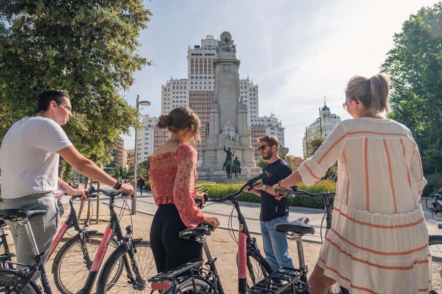Madrid: 3 h. Guided Highlights Bike Tour with Optional Tapas - Key points to know before you book