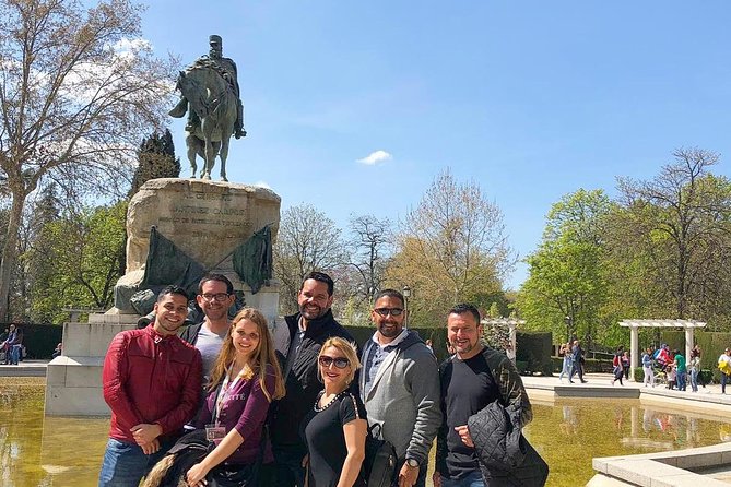 Madrid: El Retiro Park Guided Tour and Tapas - Walking through the royal park