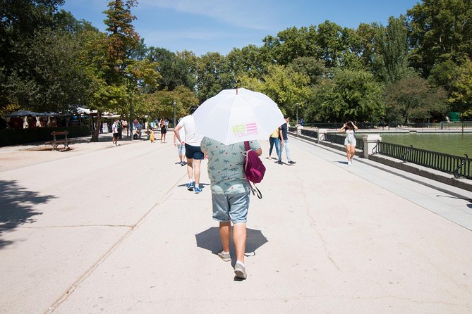 Madrid: El Retiro Park Guided Tour and Tapas - The old boating area and royal water shows