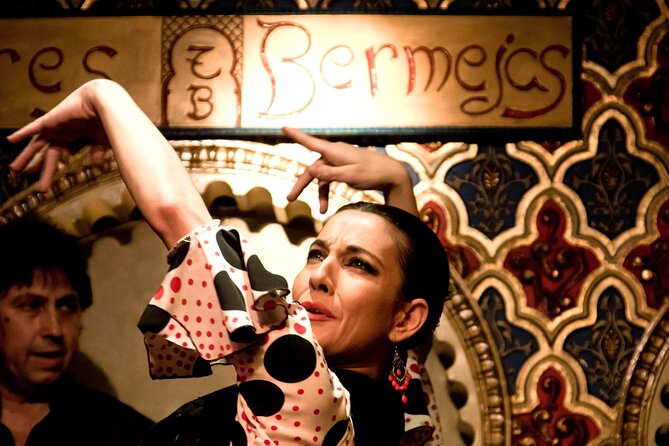 Madrid: Flamenco Show with Tapas or Drink in Tablao Las Tablas - Choosing between the drink and tapas options