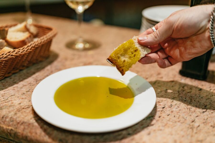 Madrid: Food & Wine Tour with 10 Tapas & 4 Drinks Included - The guides make or break the evening