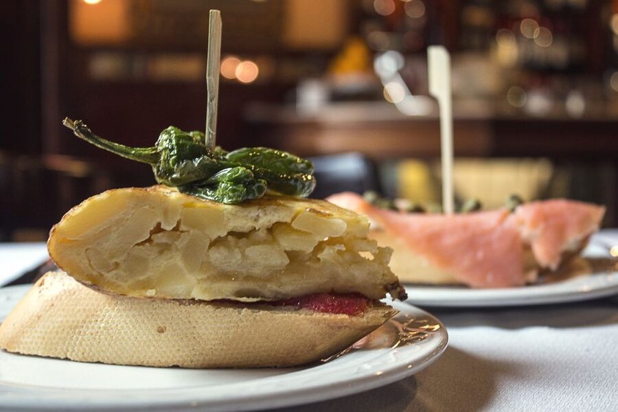 Madrid: Guided Food Tour with Authentic Tapas & Delicacies - Choosing between two hours and three
