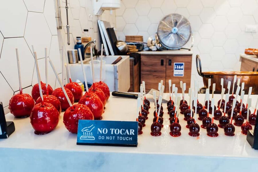 Madrid: Guided Food Tour with Tapas Tastings and Drinks - The Madrid de los Austrias and the finish at Plaza Mayor