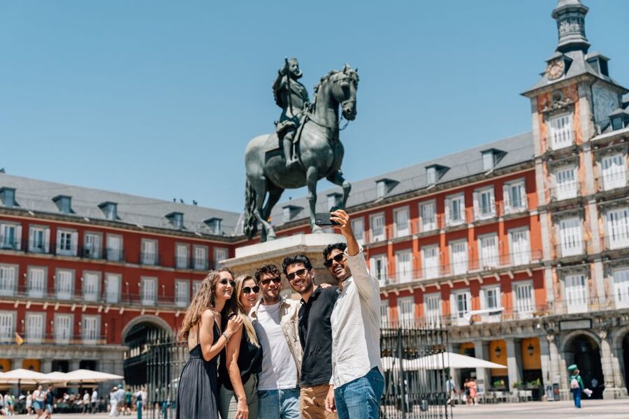 Madrid: Guided Tapas and Wine Tour with Rooftop Views - Garlic shrimp and the final savory stop