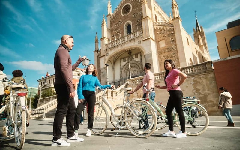 Madrid: Highlights Guided Vintage Bike Tour and Tapas Option - Why a vintage bicycle works so well in Madrid