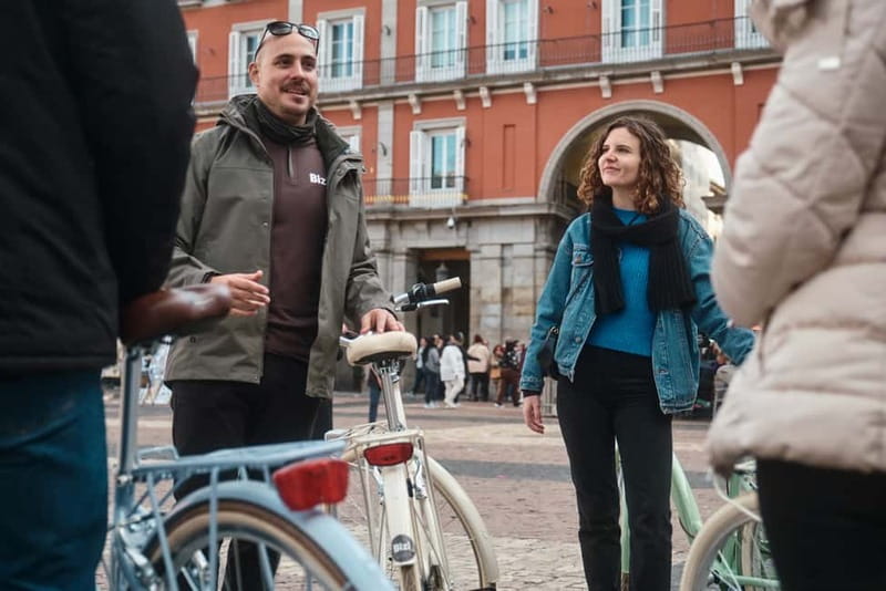 Madrid: Highlights Guided Vintage Bike Tour and Tapas Option - Alcalá Gate and Gran Vía