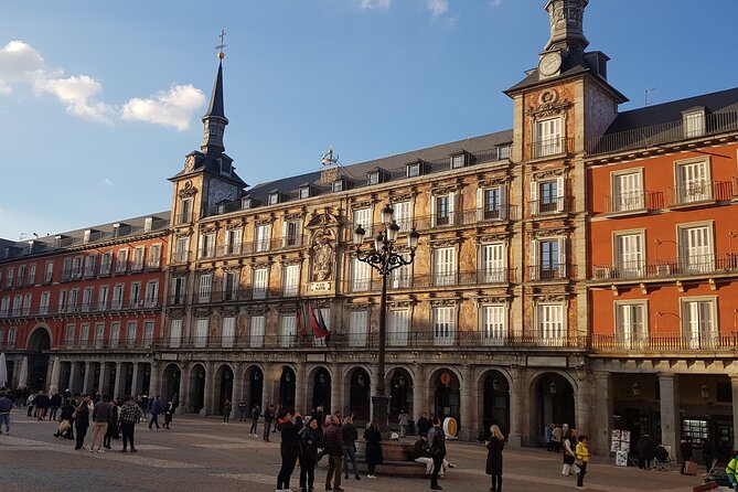 Madrid History Food Tour: Tapas & Drinks Tasting - The first spread: ham, cheese, and mushrooms