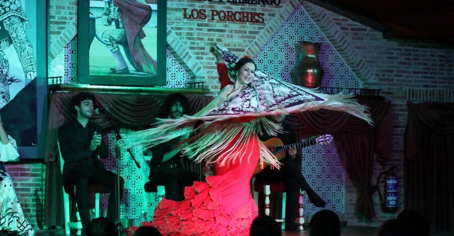 Madrid: Los Porches Flamenco Show with Tapas and Wine Ticket - Arriving at Los Porches in Madrid