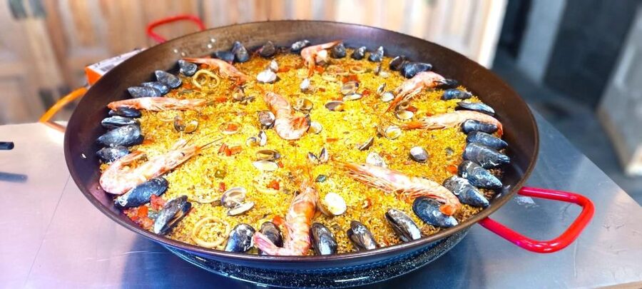 Madrid: Paella and Sangria Workshop with Tapas - The instructors make the difference