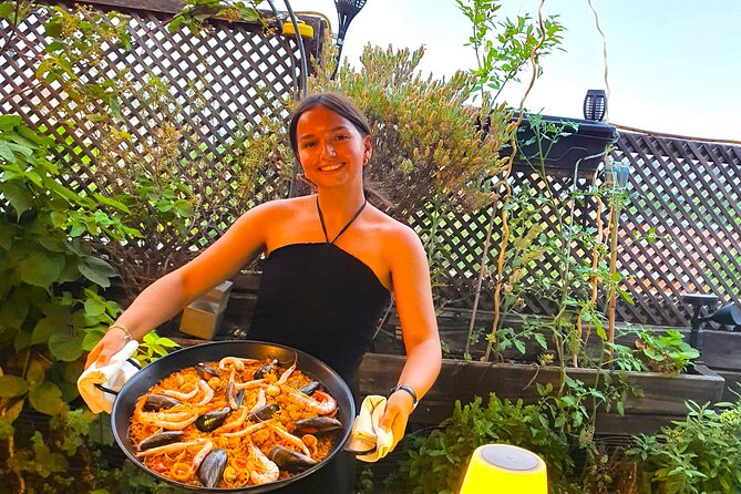 Madrid: Paella & Sangria Classes- Seafood, Chicken & Vegan option - Preparing the paella as one group