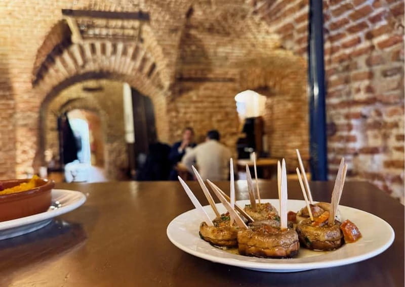 Madrid: Prado Museum and Tapas & Wine Tour with Local Guide - Plaza Mayor and Madrid’s public stage