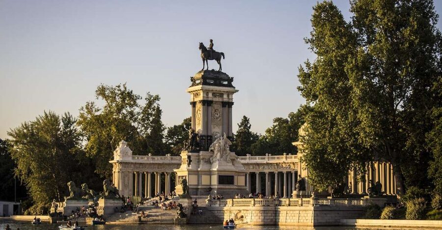 Madrid: Retiro Park Guided Tour and Tapas Tasting - What this Retiro Park tour is really offering