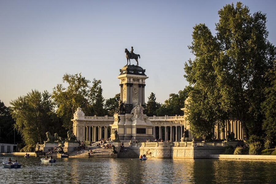 Madrid: Retiro Park Guided Tour and Tapas Tasting - The Crystal Palace and Retiro’s grandest views