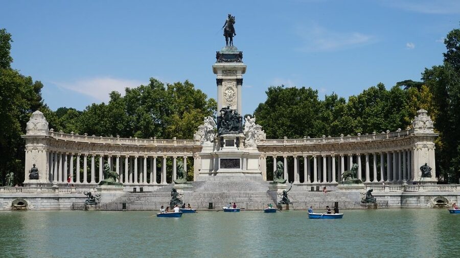 Madrid: Retiro Park Guided Tour and Tapas Tasting - What the Iberian tasting includes