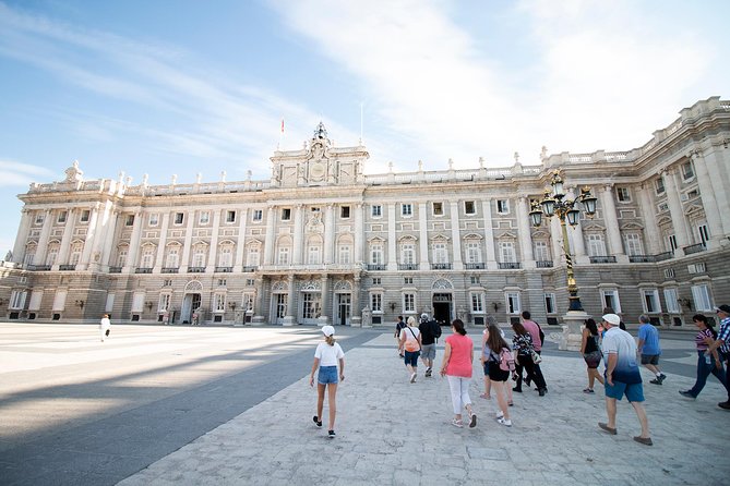 Madrid: Royal Palace Expert Guided Tour with Optional Tapas - Skip-the-line entry, with one important limit