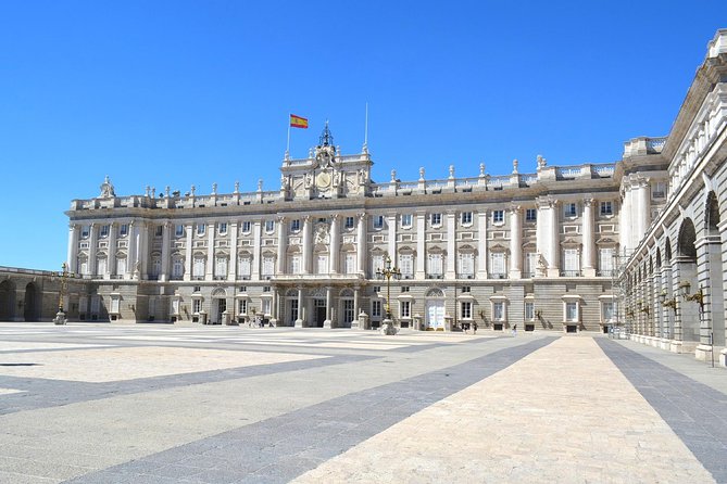 Madrid Royal Palace & Retiro Park Tour with Optional Tapas - The break and move to Plaza de Isabel II